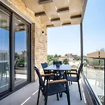 Vlashi شقة فندقية 3*