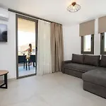 Vlashi 3* يميناريا