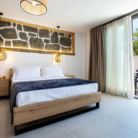 Vlashi Aparthotel 3*