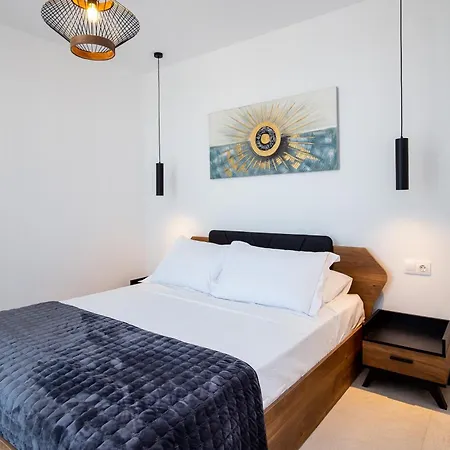 Vlashi Aparthotel 3*