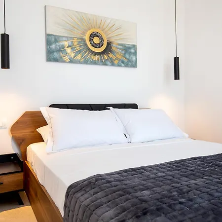 Vlashi Aparthotel 3*
