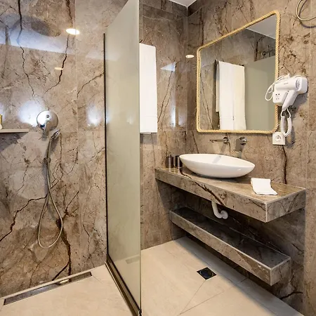 Vlashi Aparthotel *